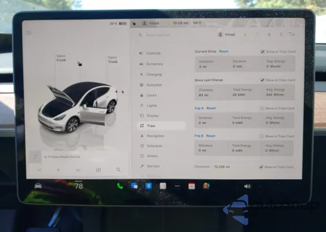 2024 Tesla Model Y Long Range Dual Motor All-Wheel Drive z USA, uszkodzony, nr VIN 7SAYGDEE3RF007794